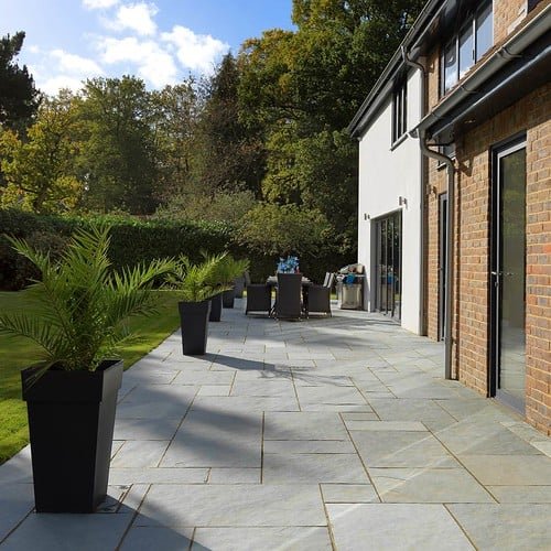 Multi-size-pattern-patio-paving
